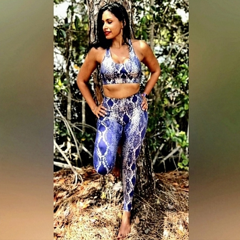 Rae Mode 2-Piece Womens Exercise Set Foil Navy & Silver Snake Print Sz. L